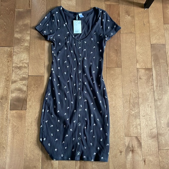 H&M Flower dress - Picture 1 of 3